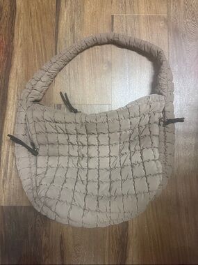 Quilted Hobo Shoulder Bag in Beige - Unbranded